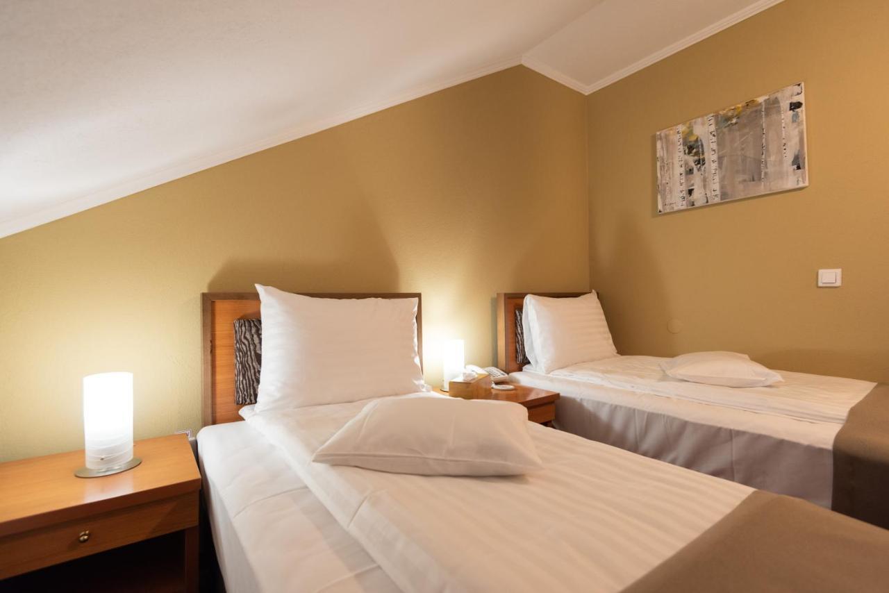 Areo Hotel & Restaurant Bradesti Екстер'єр фото
